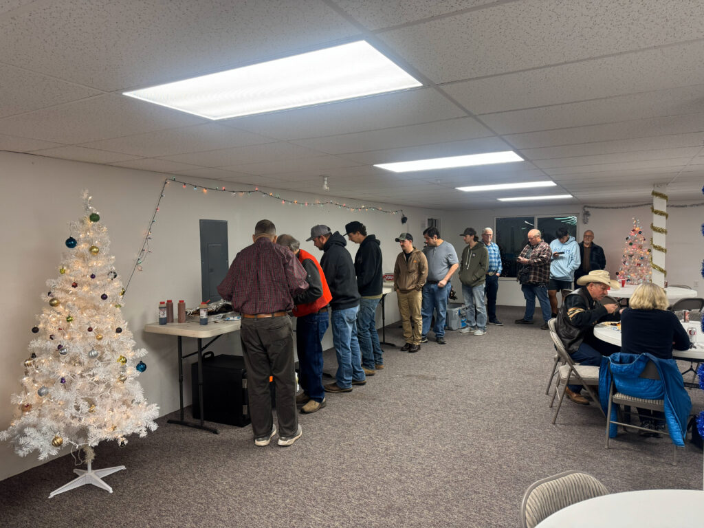 Members lined up for dinner catered by Hula Boy Charbroil at the Chinook Archers banquet.